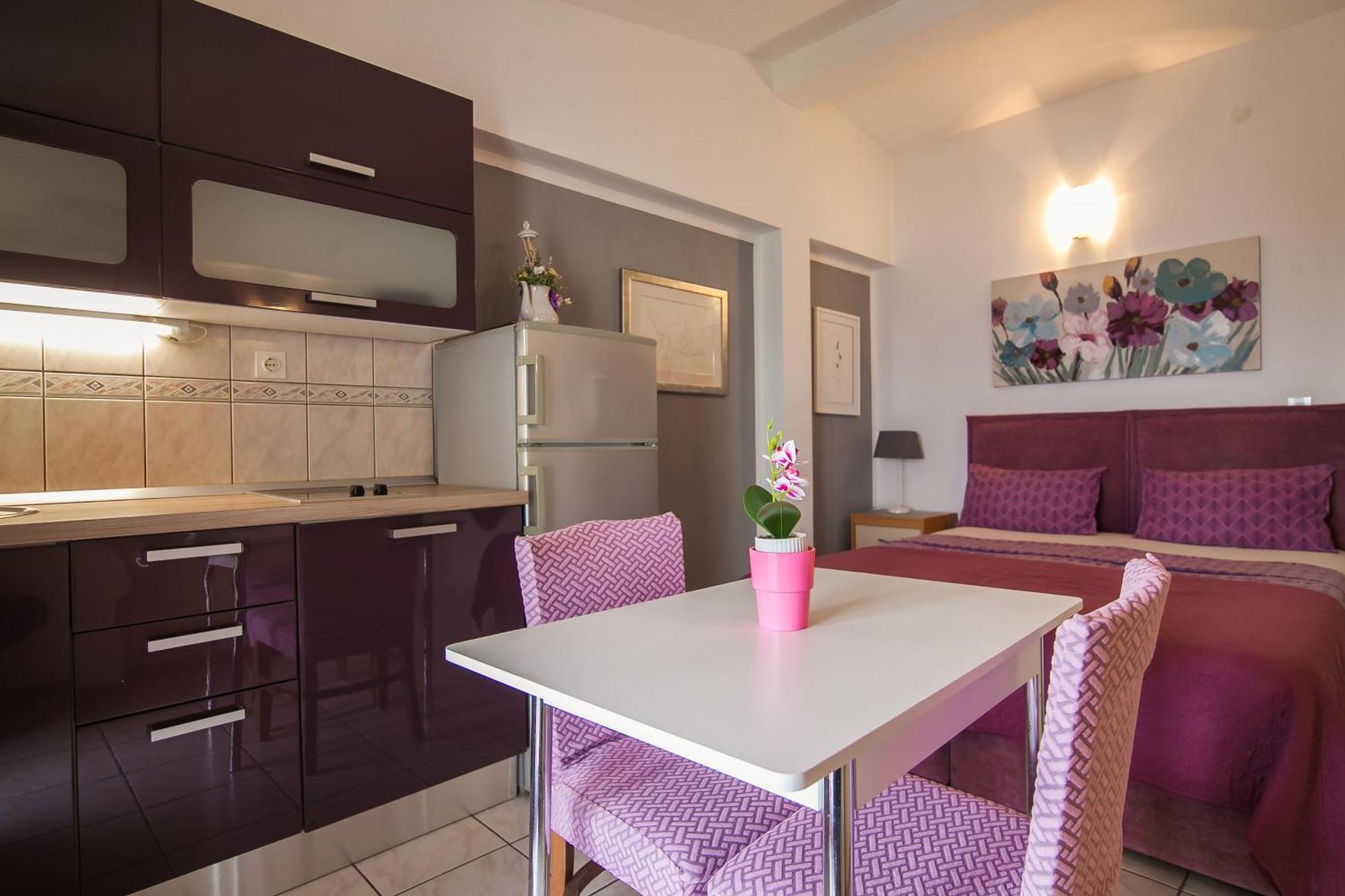 Apartments Paula Bol Bagian luar foto