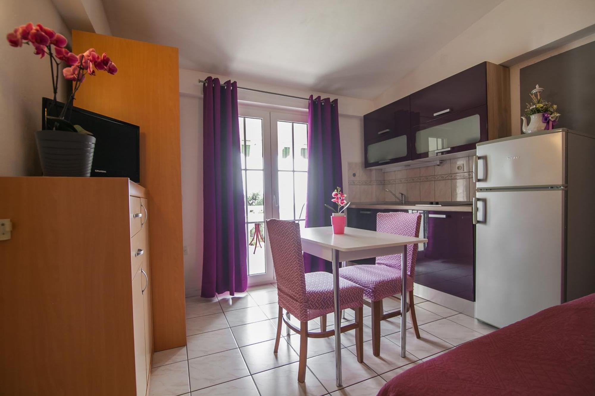 Apartments Paula Bol Bagian luar foto
