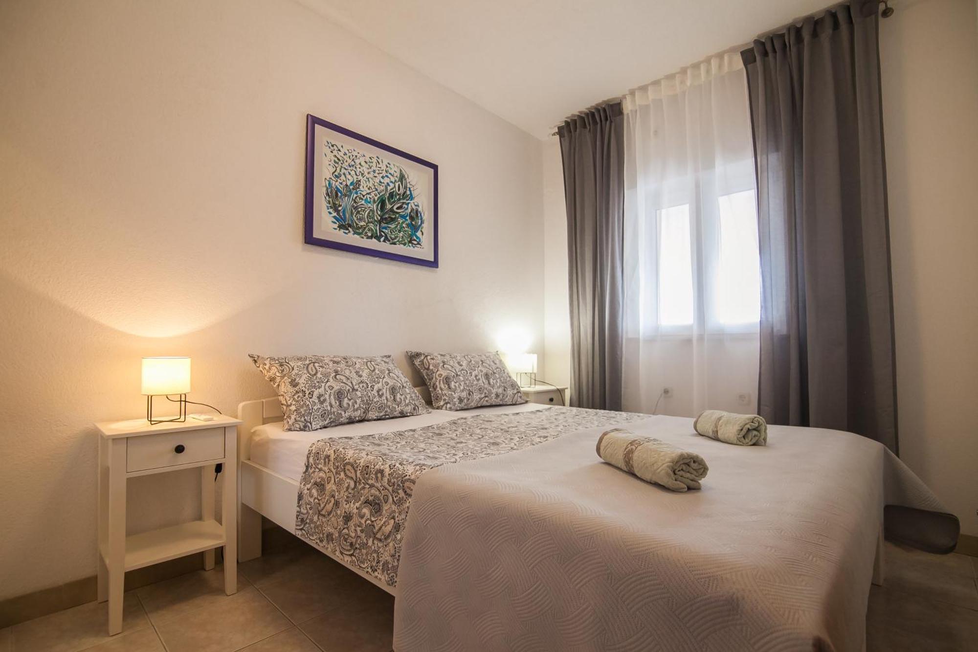 Apartments Paula Bol Bagian luar foto