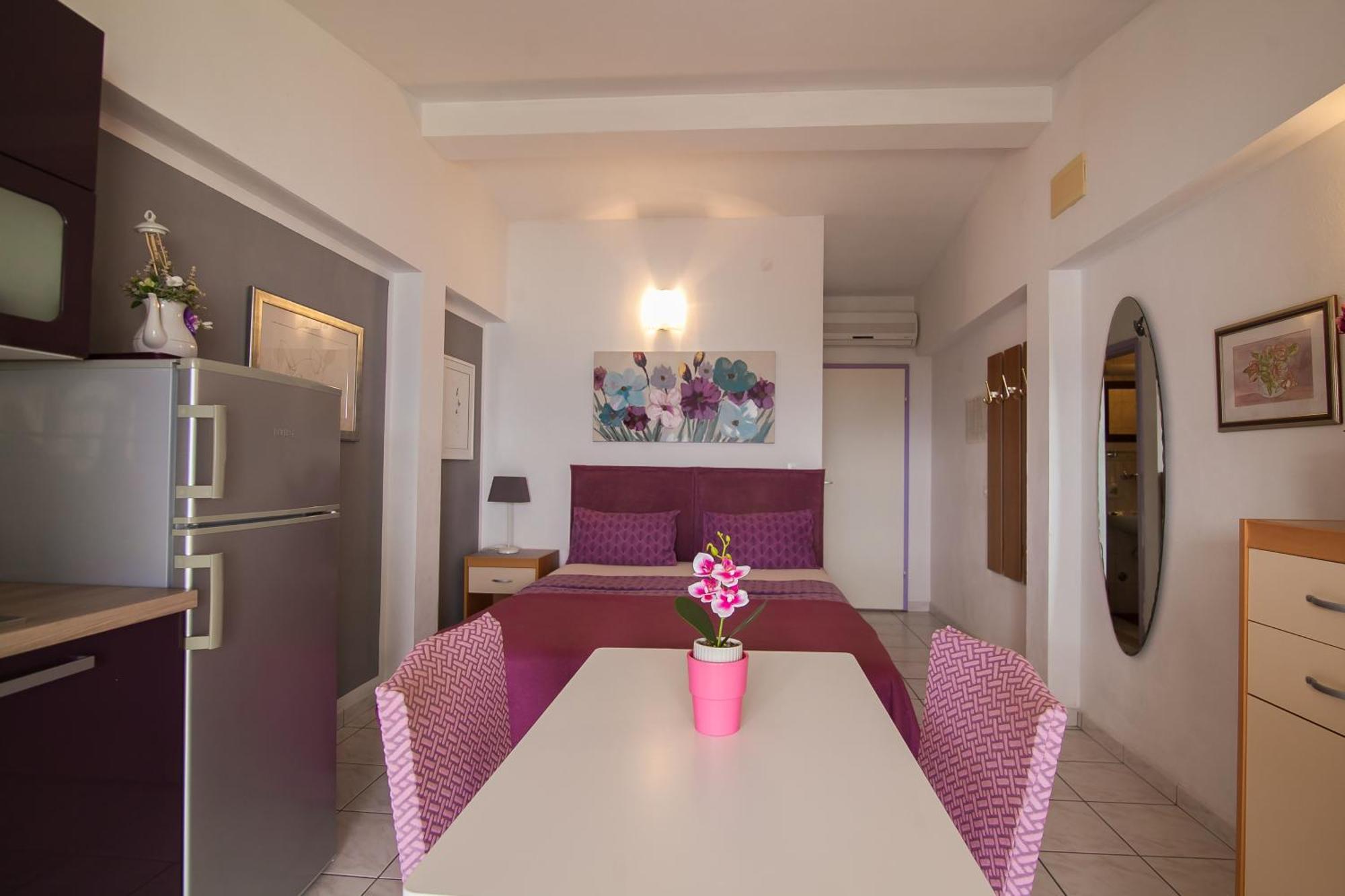 Apartments Paula Bol Bagian luar foto