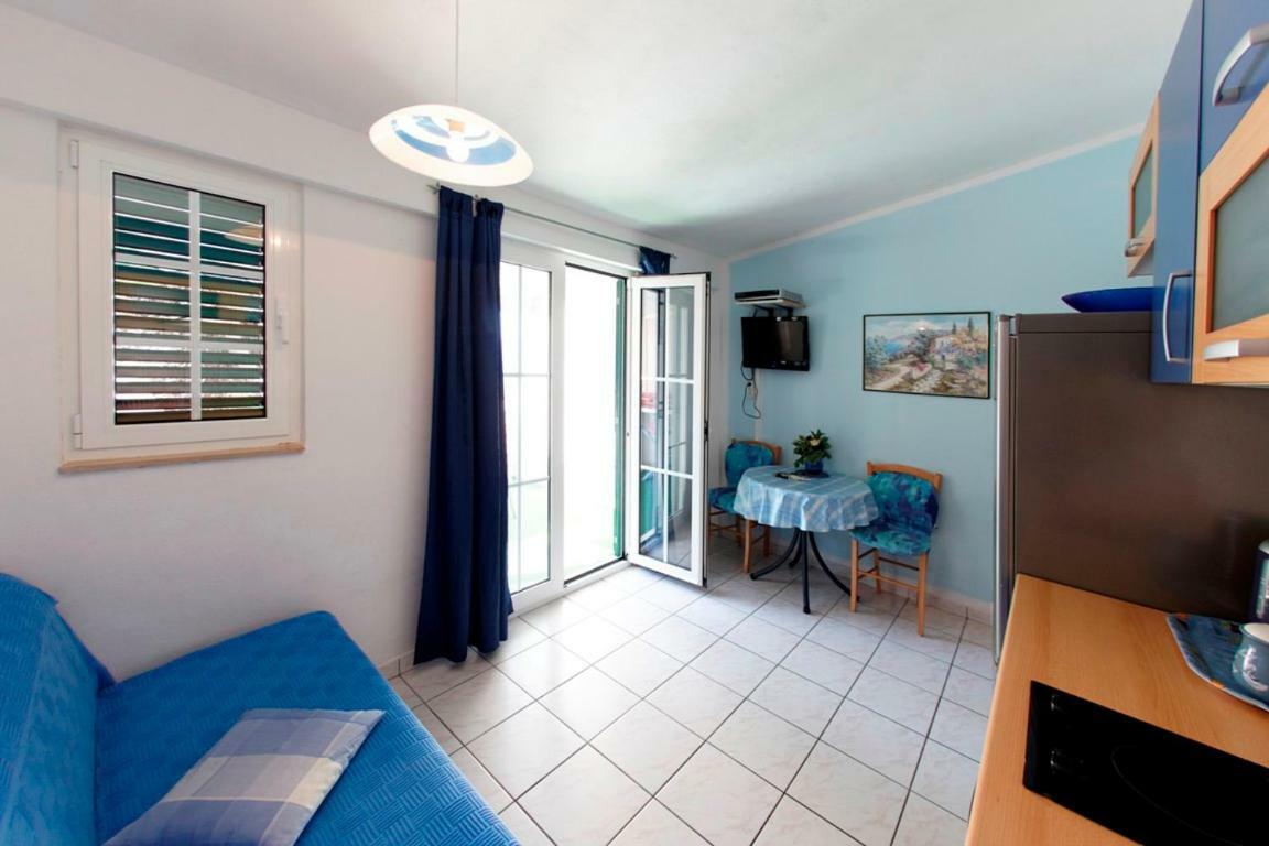 Apartments Paula Bol Bagian luar foto